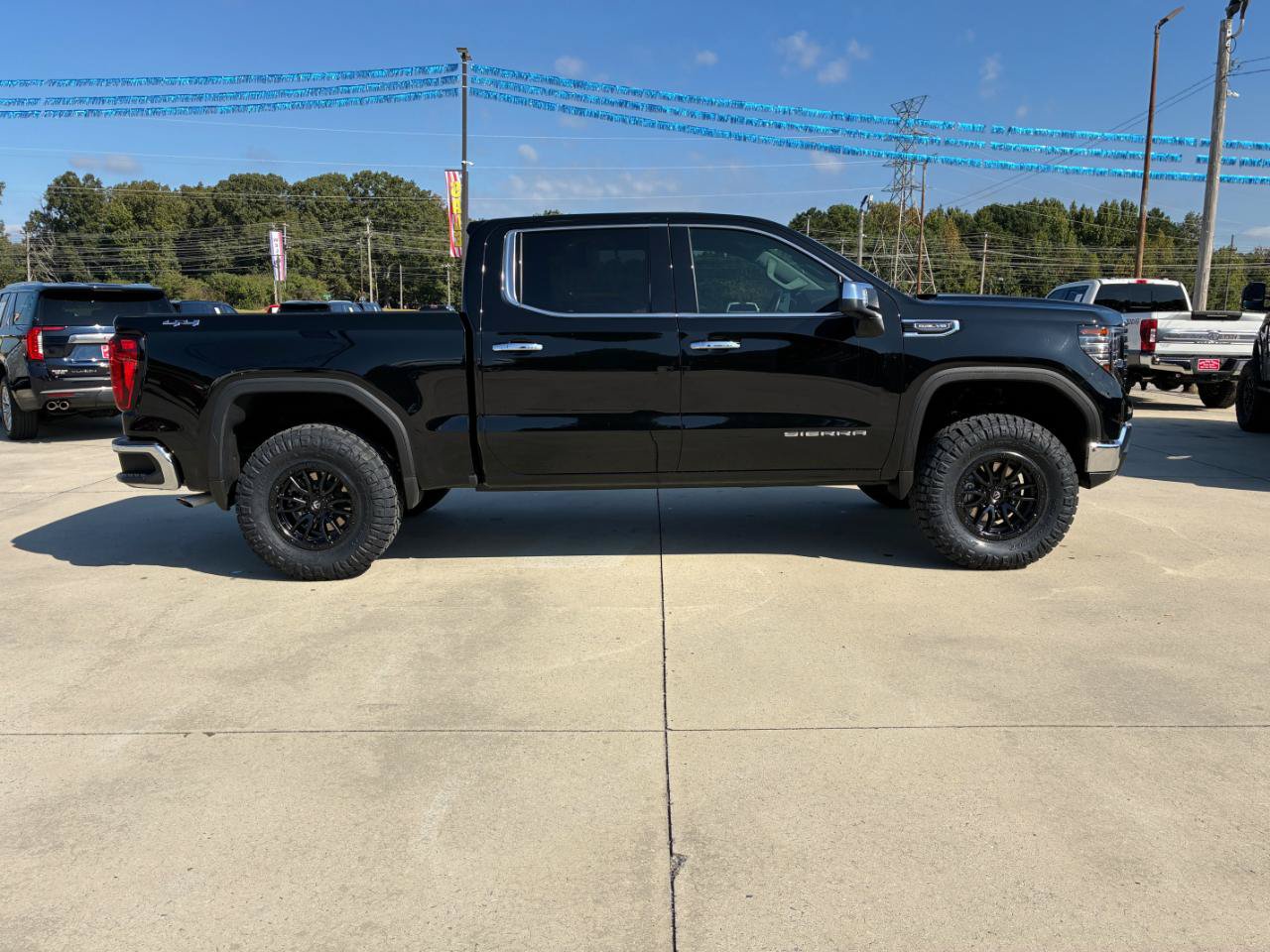 Used 2025 GMC Sierra 1500 SLT AWD/4WD image 5