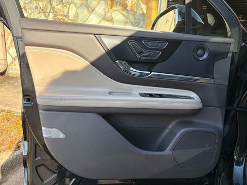 Used 2020 Lincoln Corsair Reserve w/ Equipment Group 201A image 22