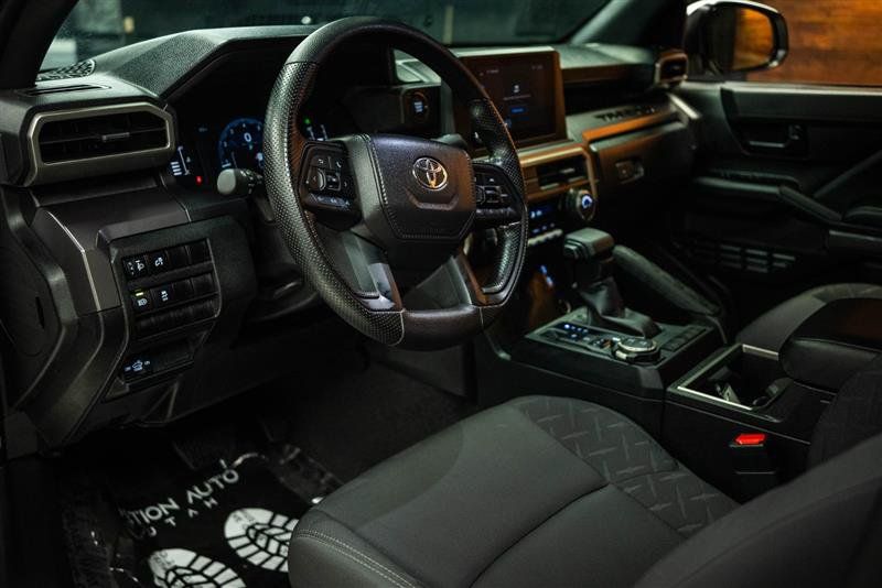Used 2026 Toyota Tacoma SR5 AWD/4WD image 8