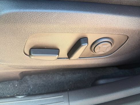 Used 2026 Kia Carnival FWD image 23