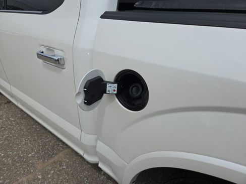 Used 2019 Ford F150 Platinum w/ Equipment Group 701A Luxury AWD/4WD image 17