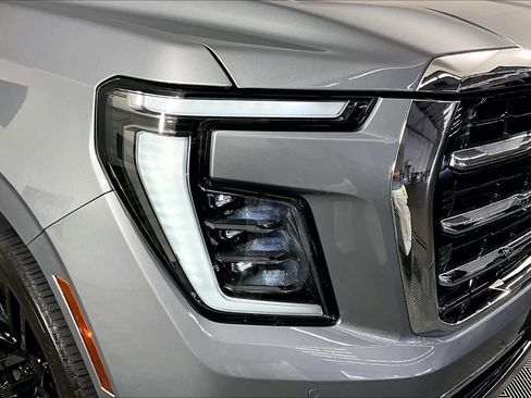Used 2025 GMC Yukon XL Elevation w/ LPO, Yukon Black Package RWD image 27