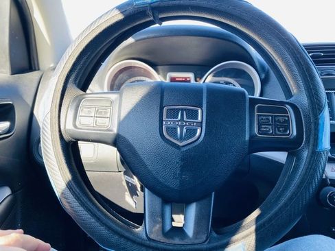 Used 2019 Dodge Journey SE image 31