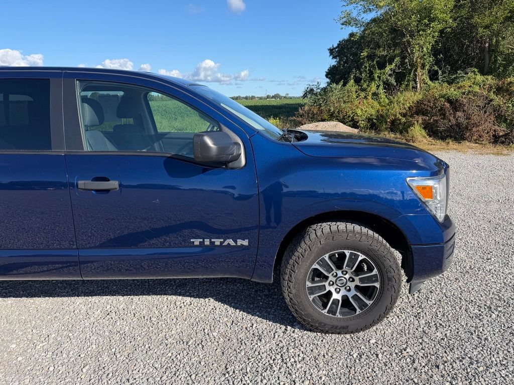 Used 2022 Nissan Titan SV w/ Accessory Utility Package AWD/4WD image 17