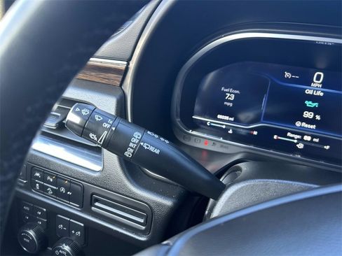 Used 2023 Chevrolet Suburban Premier image 28