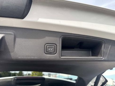 Used 2023 GMC Terrain AT4 image 8