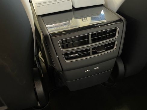 Used 2020 Tesla Model S Long Range Plus image 32