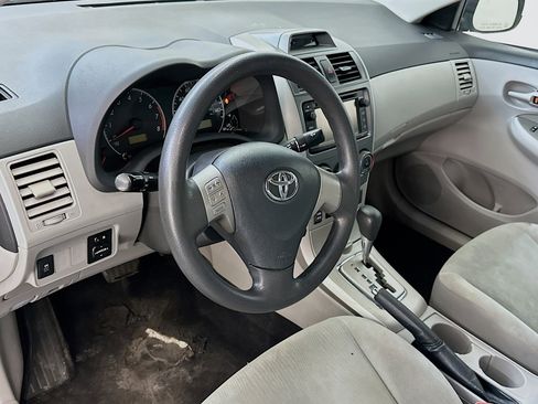 Used 2013 Toyota Corolla LE image 18