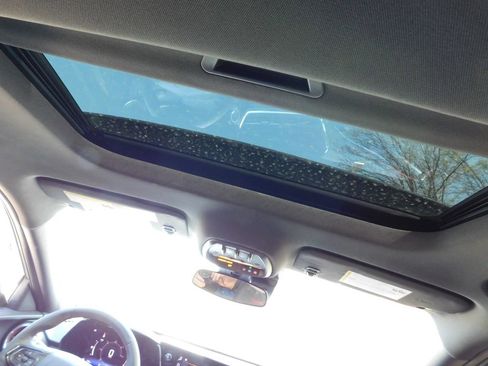 Used 2025 Chevrolet Trax RS w/ Sunroof Package image 6