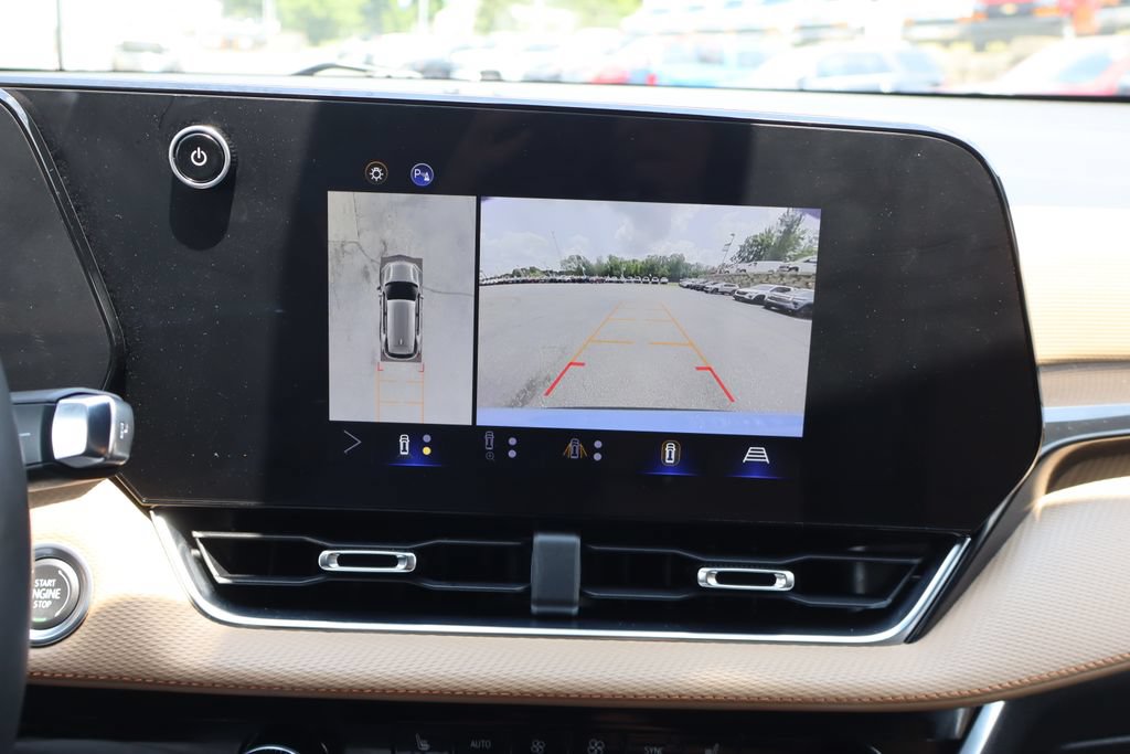 Used 2025 Chevrolet Equinox ACTIV w/ Safety and Technology Package FWD image 12