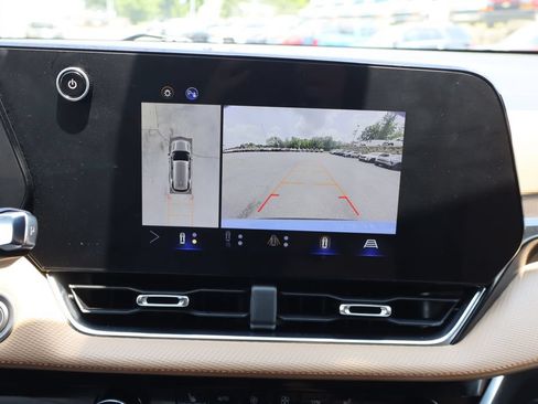 Used 2025 Chevrolet Equinox ACTIV w/ Safety and Technology Package FWD image 12