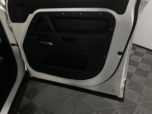 Used 2025 Land Rover Defender 110 S image 36