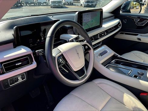 Used 2025 Lincoln Aviator Reserve w/ Illumination Package image 14