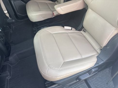 Used 2020 Ford Explorer XLT w/ Equipment Group 202A AWD/4WD image 39