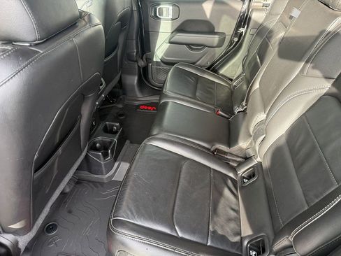 Used 2020 Jeep Gladiator Overland image 12