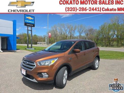 Used 2017 Ford Escape SE w/ SE Cold Weather Package AWD/4WD image 3