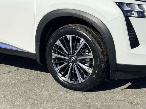 New 2026 Nissan Pathfinder Platinum image 7