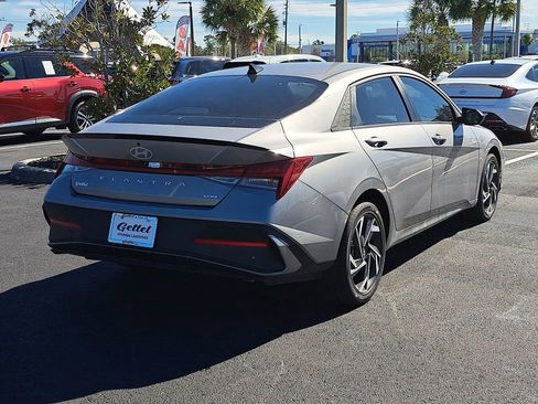 New 2025 Hyundai Elantra SEL image 3