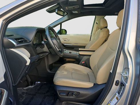 Used 2021 Toyota Sienna XLE FWD image 22