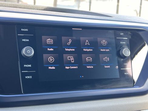 Certified 2022 Volkswagen Taos SE image 13