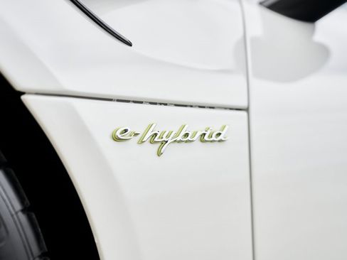 Used 2015 Porsche 918 Spyder w/Weissach Package image 9