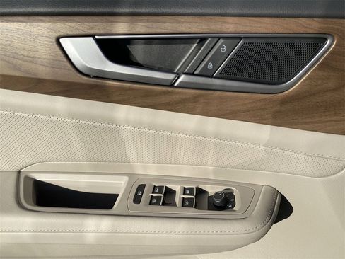 New 2026 Volkswagen Atlas SE image 17