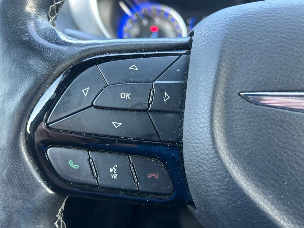 Used 2019 Chrysler Pacifica Touring Plus w/ S Appearance Package FWD image 19
