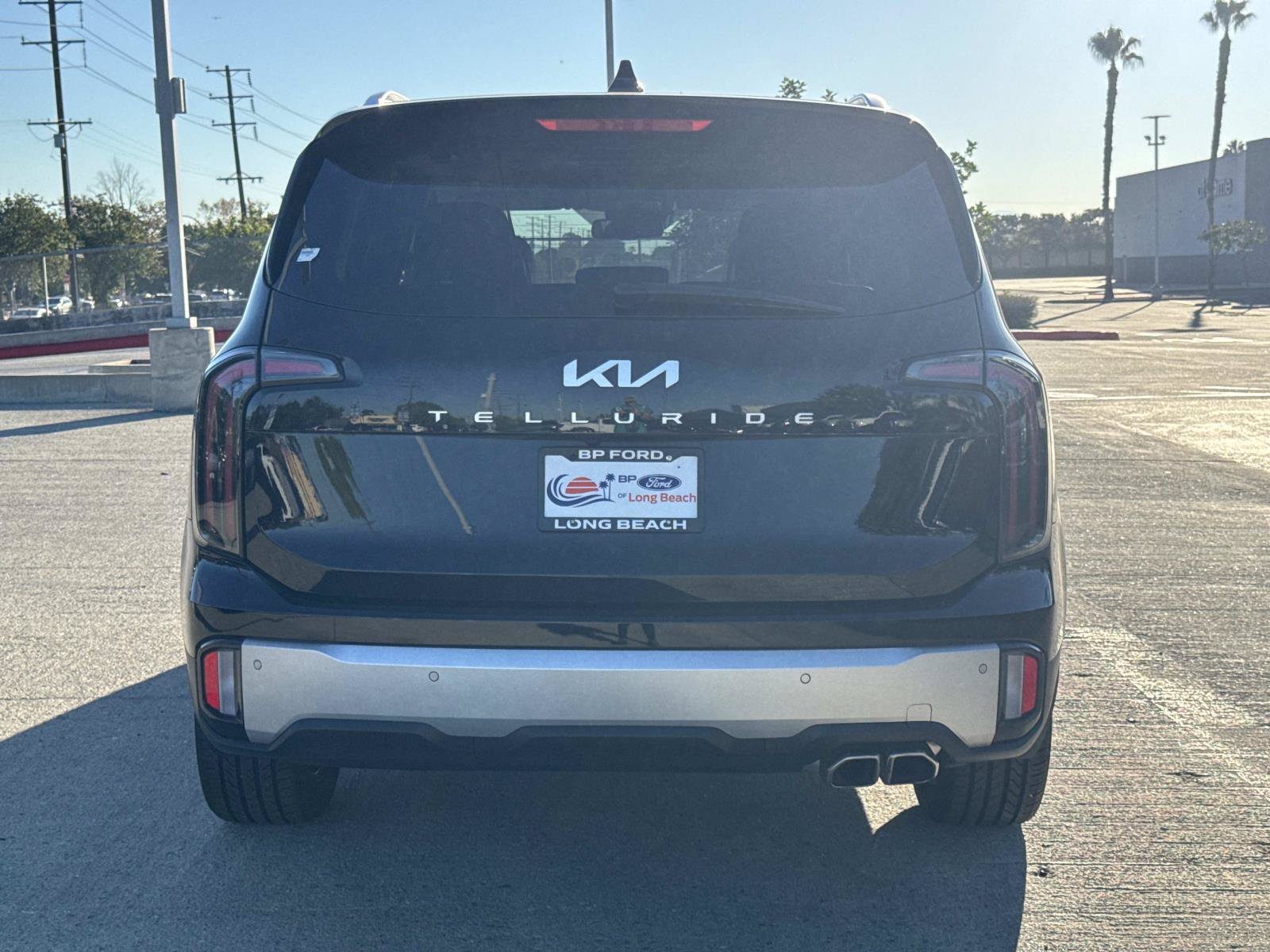 Used 2024 Kia Telluride EX w/ EX Captain's Chair Package FWD image 4