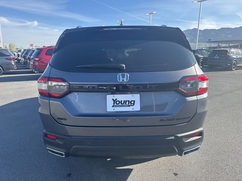Used 2025 Honda Pilot Black Edition image 8