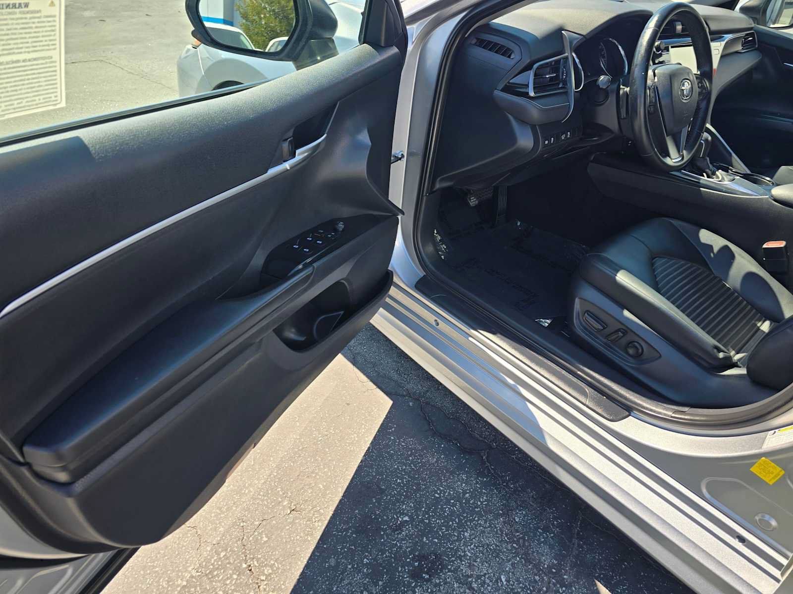 Used 2019 Toyota Camry SE FWD image 20