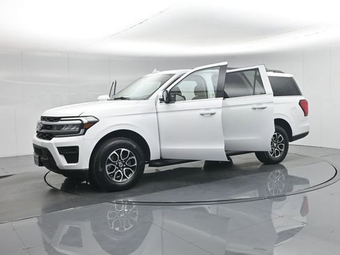 Certified 2024 Ford Expedition Max XLT image 6