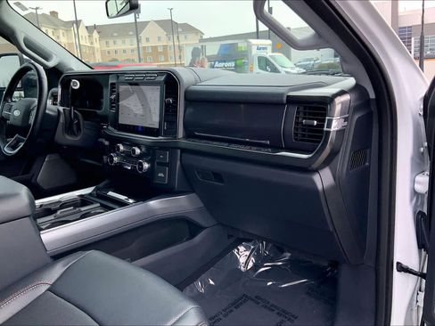 Used 2023 Ford F250 Lariat w/ Chrome Package image 18