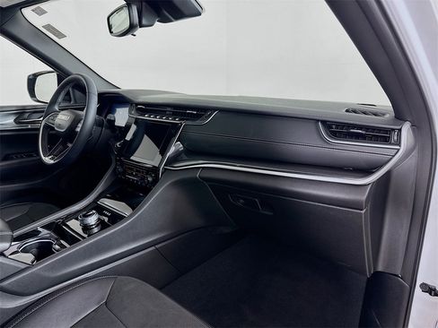 Used 2023 Jeep Grand Cherokee L Laredo image 30