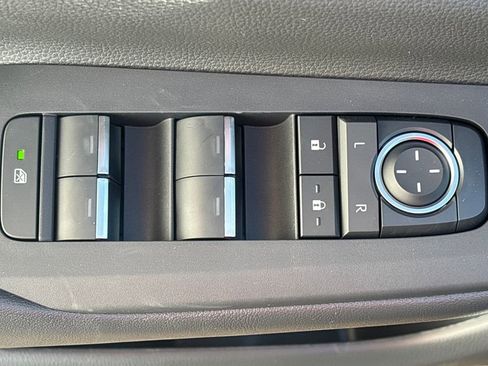 New 2026 Toyota Prius Plug-In Hybrid image 7