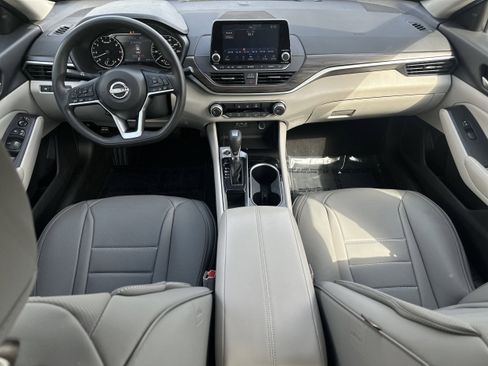 Used 2024 Nissan Altima 2.5 SV FWD image 22