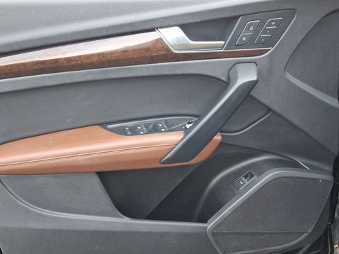 Used 2019 Audi Q5 2.0T Premium Plus w/ Premium Plus Package image 12