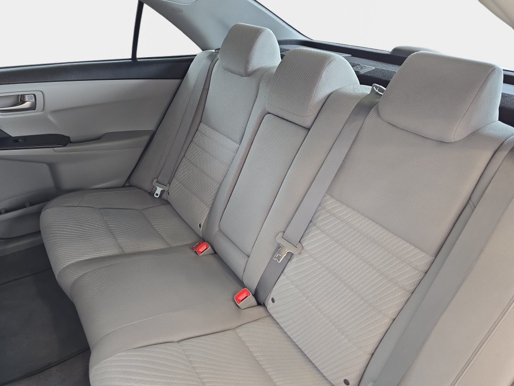 Used 2017 Toyota Camry LE FWD image 16