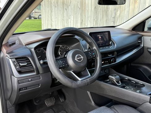 Used 2023 Nissan Rogue SV image 14