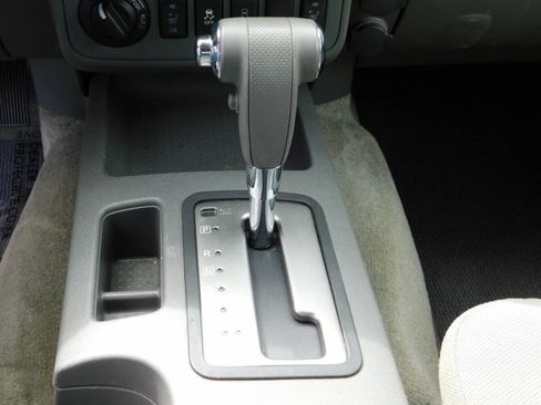 Used 2015 Nissan Frontier SV w/ SV Value Truck Package AWD/4WD image 15