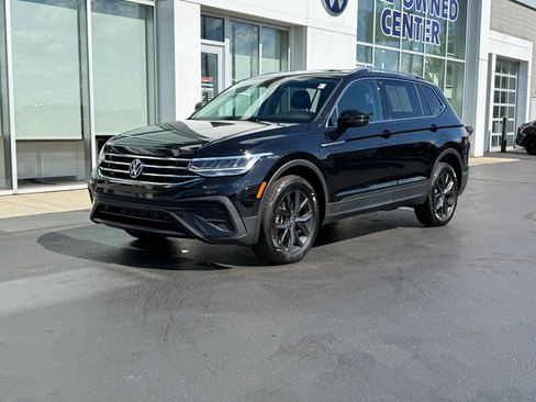 Certified 2024 Volkswagen Tiguan SE AWD/4WD image 1