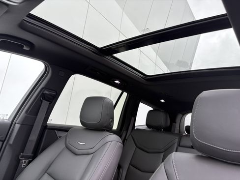 Certified 2024 Cadillac XT6 Luxury w/ LPO, Floor Liner Package AWD/4WD image 17
