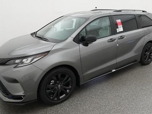 New 2026 Toyota Sienna XSE FWD image 1