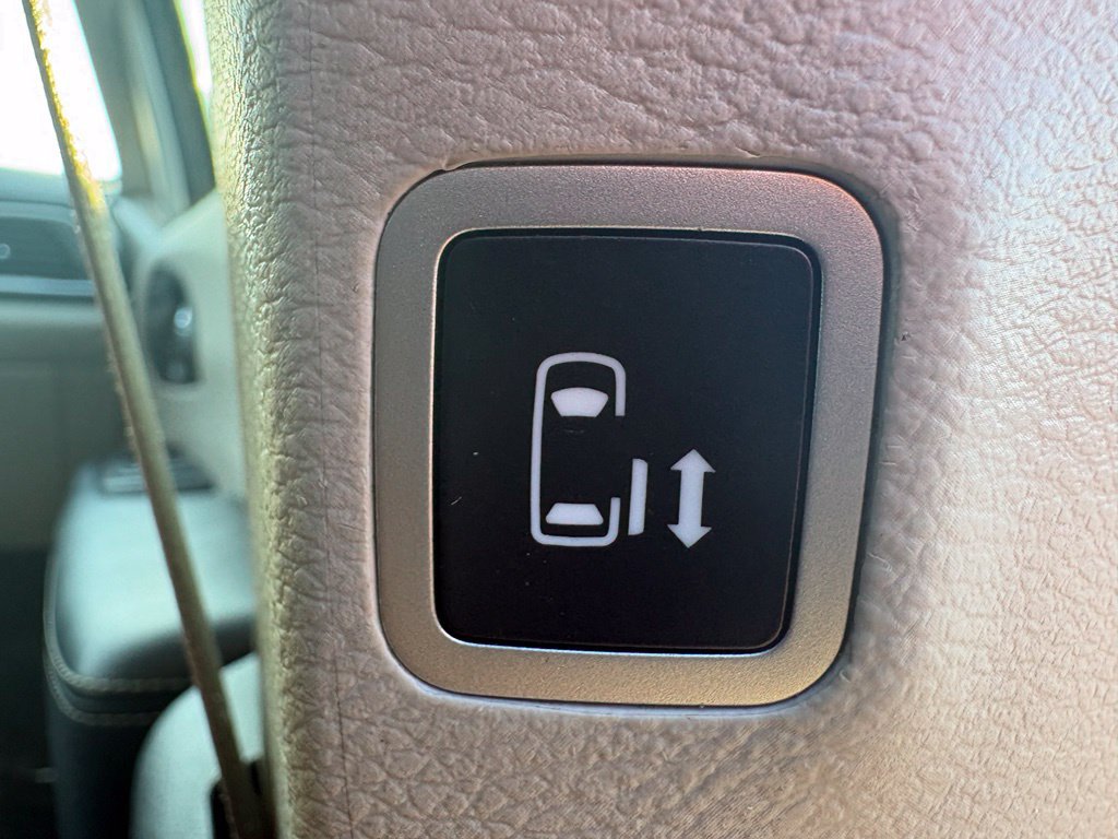Used 2022 Chrysler Pacifica Touring-L FWD image 10