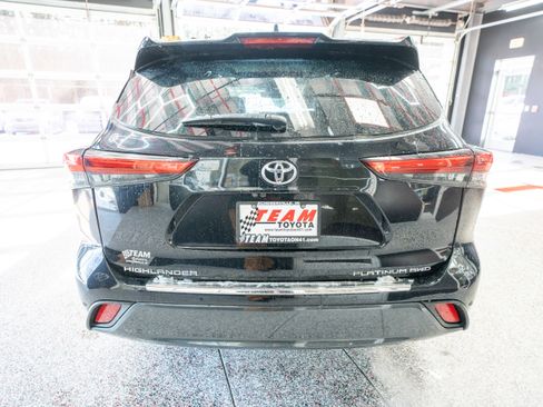 Used 2021 Toyota Highlander Platinum image 3