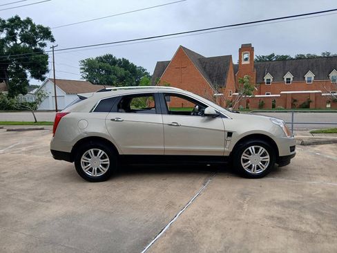 Used 2010 Cadillac SRX Luxury FWD image 3