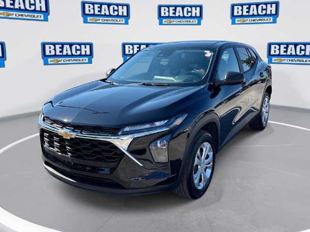 Used 2026 Chevrolet Trax LS FWD image 1