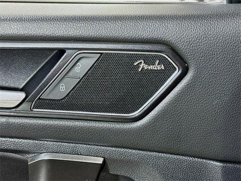 Used 2023 Volkswagen Tiguan SEL R-Line image 17