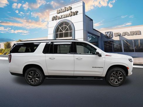 Used 2024 Chevrolet Suburban Z71 w/ Luxury Package AWD/4WD image 2