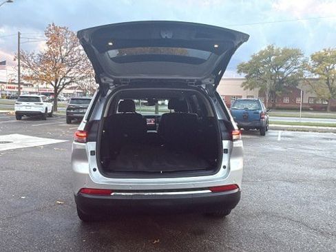 Used 2023 Jeep Grand Cherokee L Limited image 28