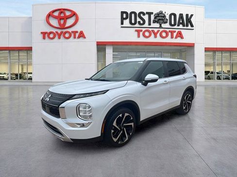 Used 2022 Mitsubishi Outlander SE FWD image 2